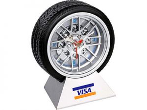 Часы в виде автомобильного колеса на подставке ― Интернет Магазин Дворец Подарков