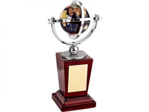 Награда «Глобус» на постаменте ― Интернет Магазин Дворец Подарков