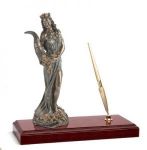 Настольный прибор «Богиня Фортуна» с ручкой на деревянной подставке